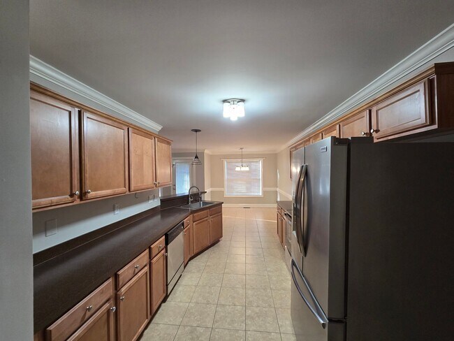 Foto del edificio - 641 Orchard Falls Dr