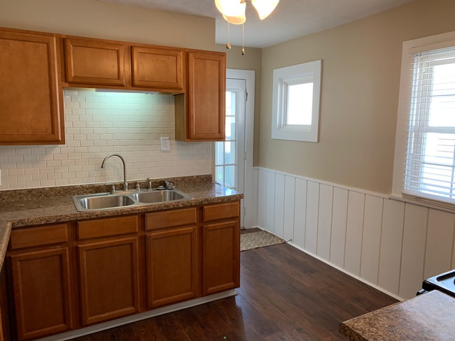 Kitchen - 128 N 6th Ave