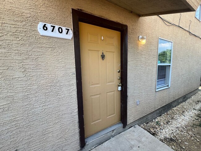 Foto del edificio - 6707 Brothers Ln