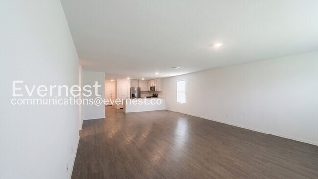 Building Photo - 4 Bed/2.5 Bath Home with In-Unit Laundry / Pet-Friendly / Vouchers Accepted / Available Now!