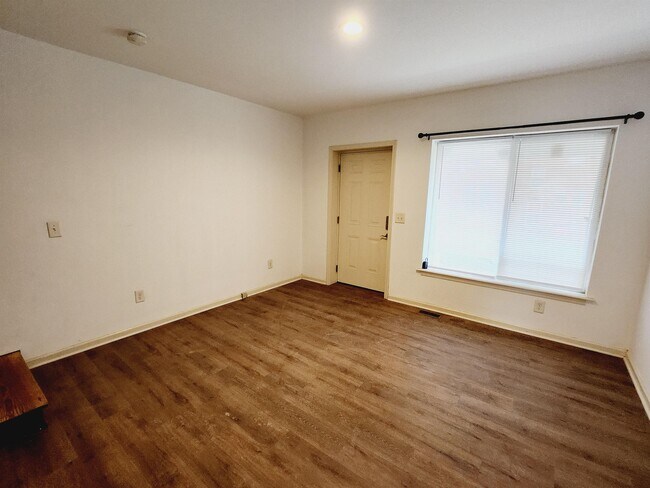 Building Photo - 386 N Champion Ave
