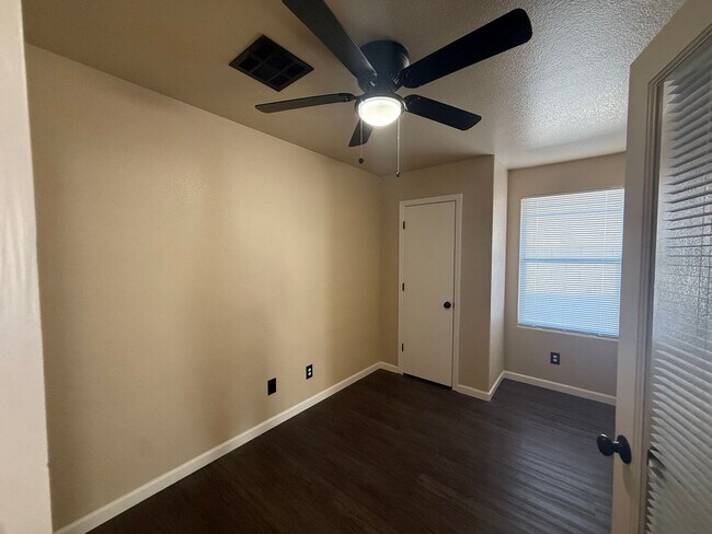 Foto del edificio - 2485 Armour Ave