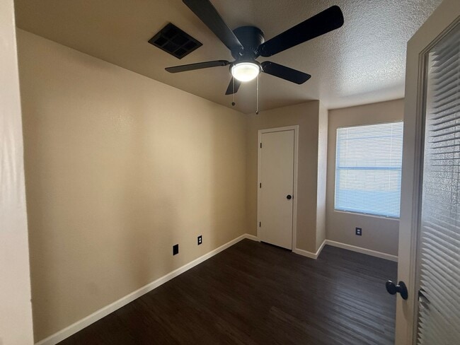 Building Photo - 2485 Armour Ave