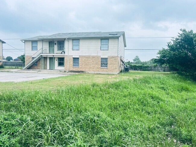 Building Photo - 1002 Eastside Dr
