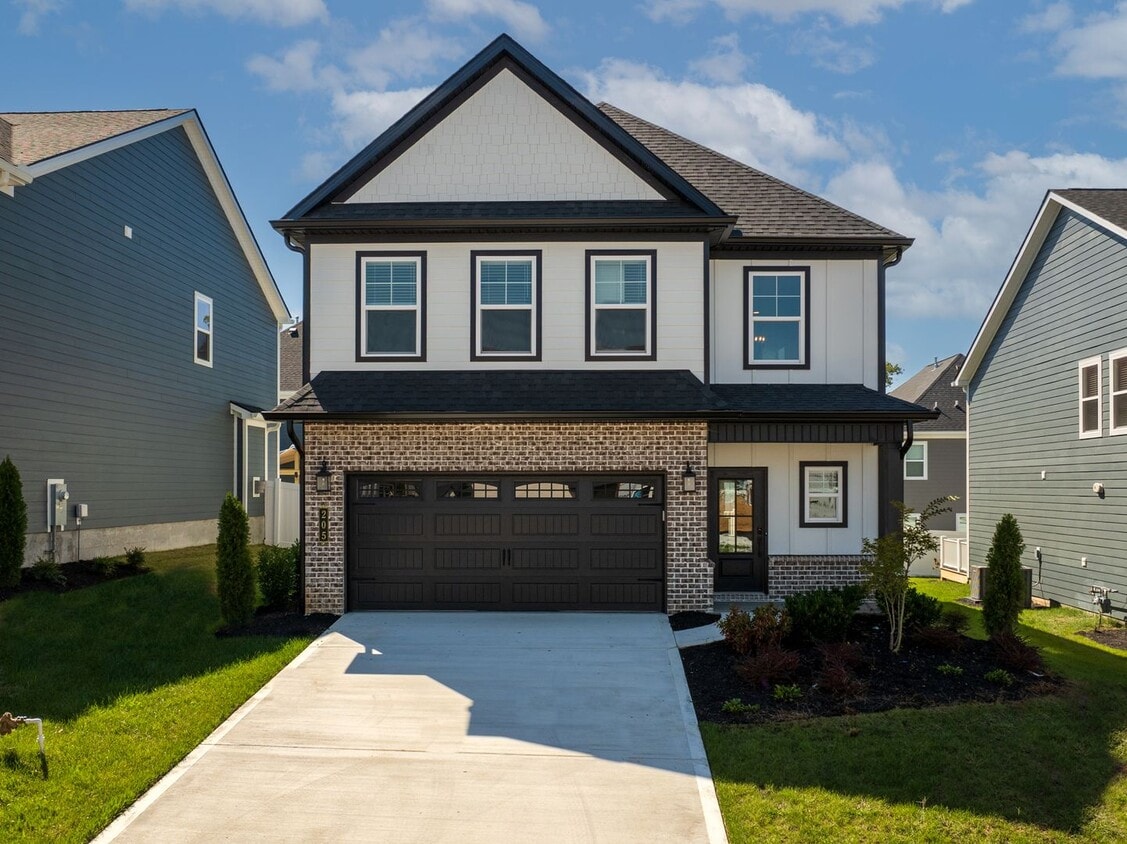 Primary Photo - Maryville 37803 - 4 bedroom 3.5 bath - cal...