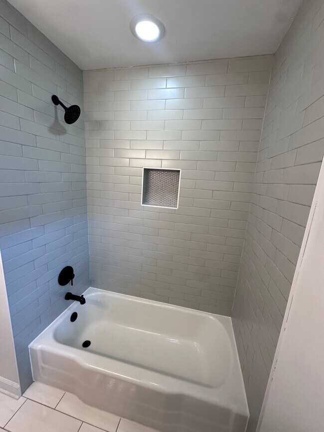 Building Photo - 207 S Dwyer Ave