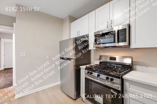 Foto del edificio - 6182 15th St