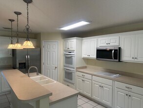 Building Photo - 2308 Valley Pl