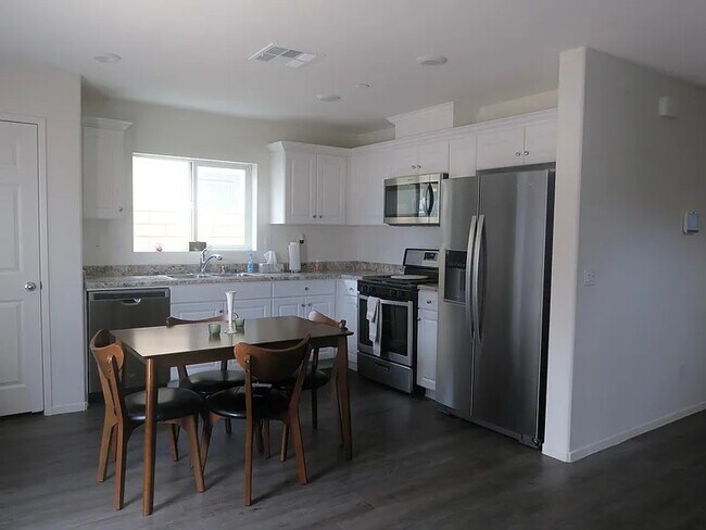 Foto del edificio - 67411 Rio Rosalia Dr