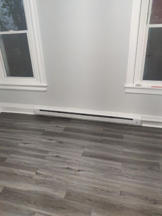 Building Photo - 384 Tilghman St