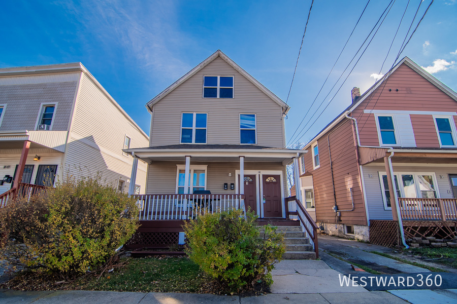 Foto principal - Chicago Heights, a beautifully rehabbed 2-...