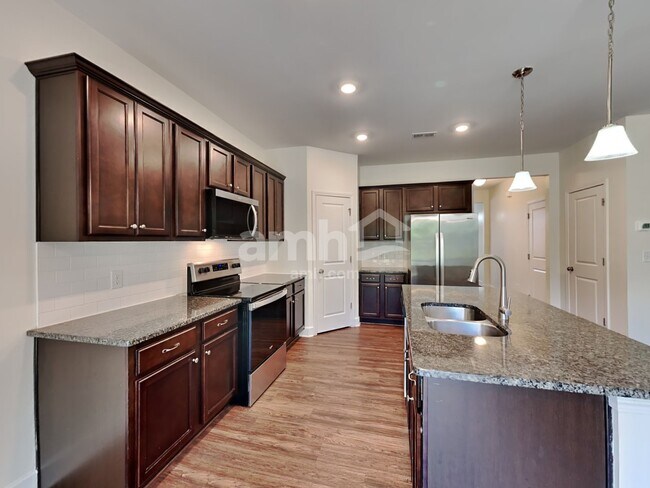Foto del edificio - 4300 Spregan Way