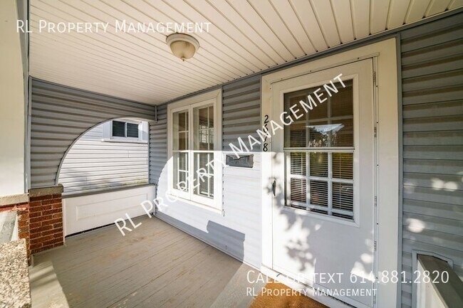 Building Photo - Remodeled 3 bedroom 1 bathroom duplex in G...