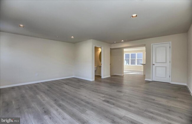 Building Photo - 118 High Pointe Dr