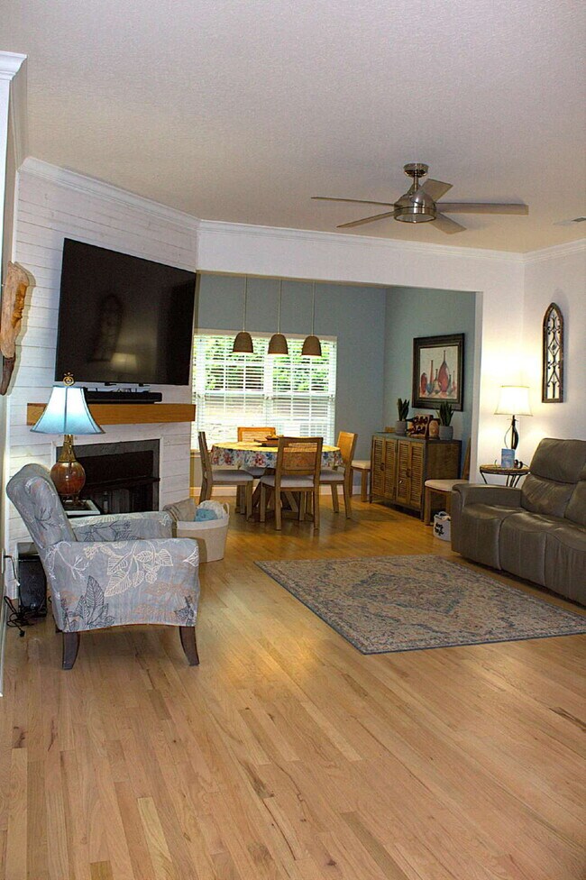 Building Photo - "Luxurious 3-Bed Condo in Hendersonville: Spacious 2023 Sq Ft within a 55+ community.”