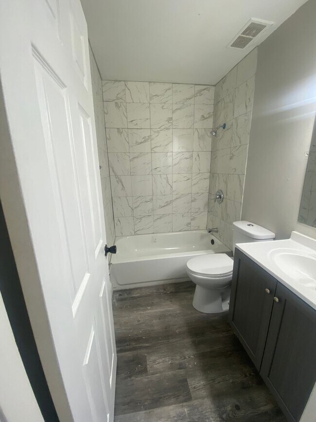 Foto del edificio - 1600-1604 Dewitt Avenue