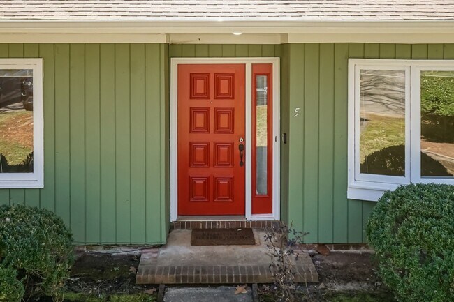 Building Photo - One Bedroom Home!