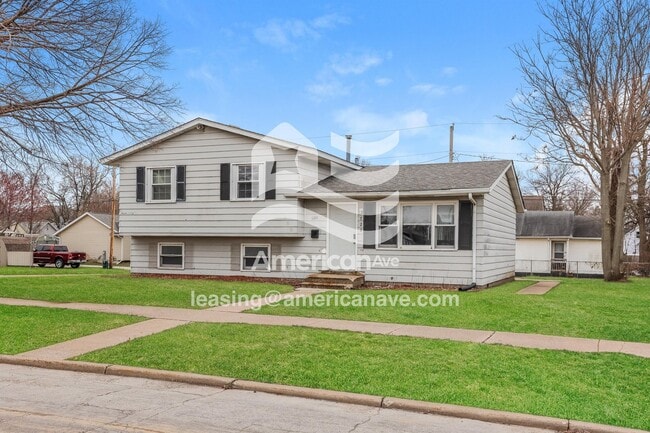 Building Photo - 722 9th Ave