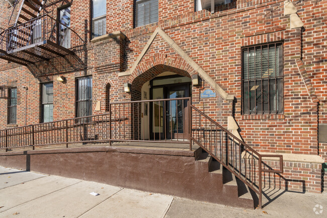 Entrance - 161 Woodruff Ave