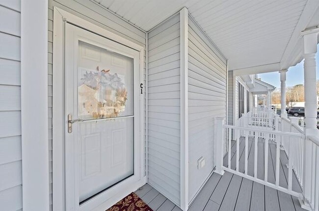 Building Photo - 1 Paradise Ln