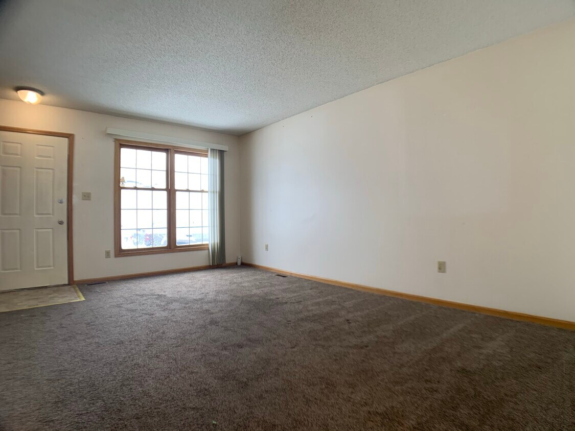 Primary Photo - 675 Ashworth Dr