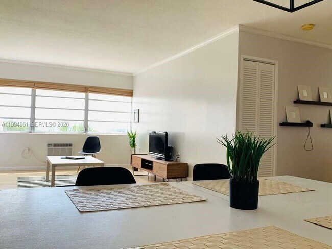 Foto del edificio - 220 Kings Point Dr