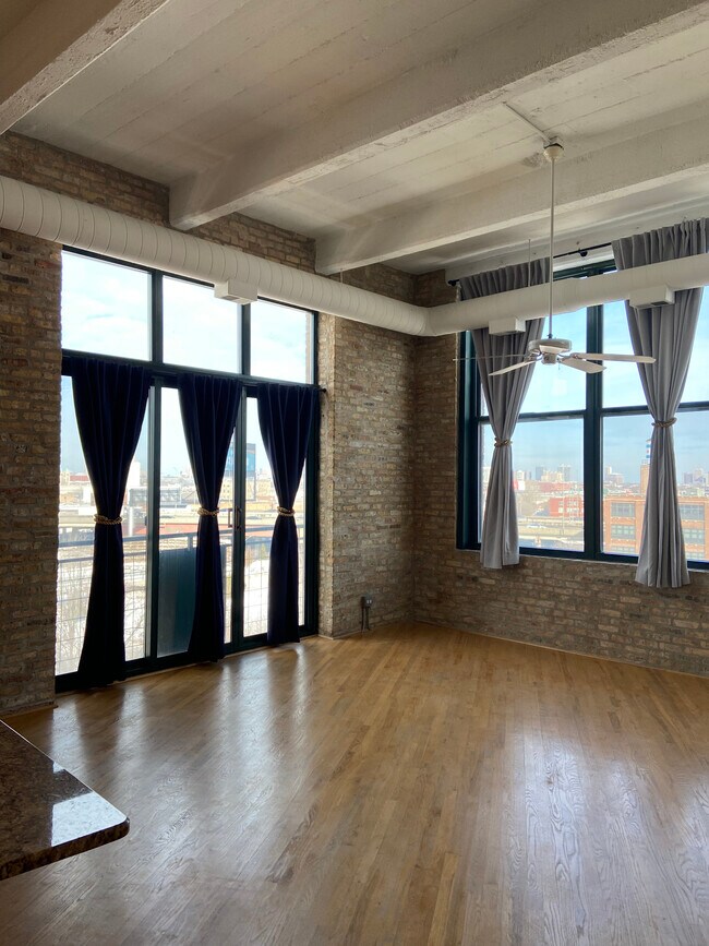 Building Photo - 1720 N Marshfield Ave