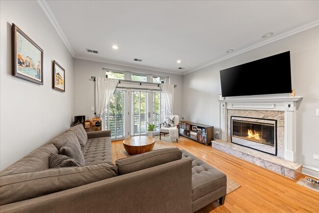 Photo - 4226 N Ashland Ave Apartment
