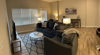 Building Photo - 1579 Millspring Dr