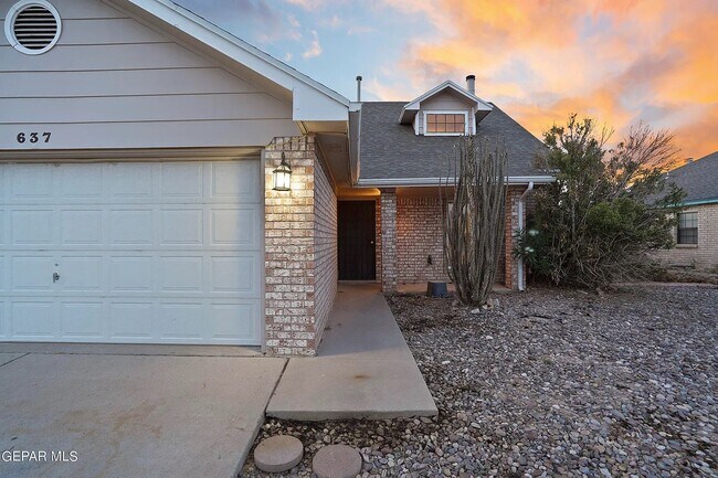 Foto del edificio - 637 Woodcrest Ln