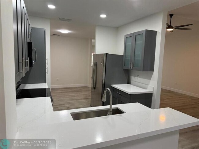 Foto del edificio - 16364 Malibu Dr