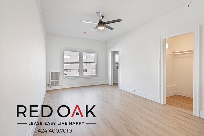 Foto del edificio - Stunning Studio with Beautiful Floors, Inc...