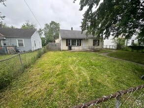 Building Photo - 2105 S Vine St