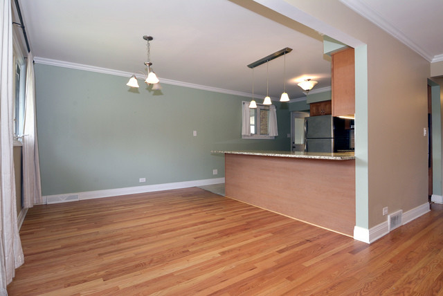 Building Photo - 1048 S Douglas Ave