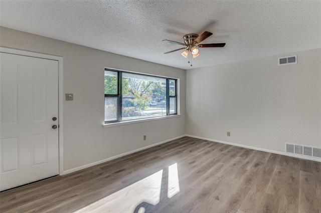 Foto del edificio - 1935 Utica Dr