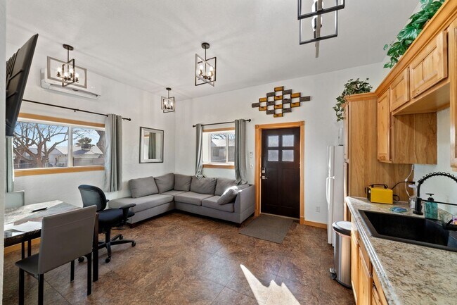 Foto del edificio - Charming 3 Bedroom Home Plus Casita. Pet F...