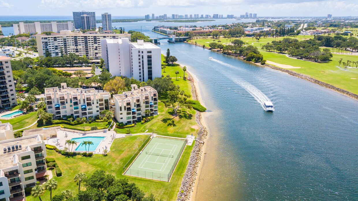 Foto principal - 364 Golfview 405 Rd