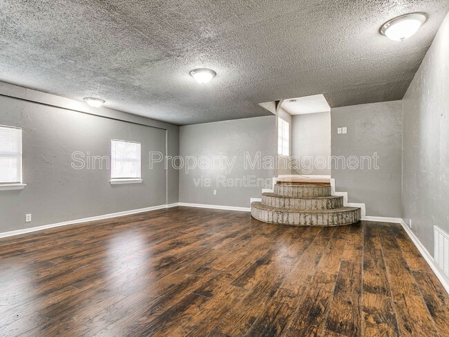 Building Photo - 10509 Greystone Ave