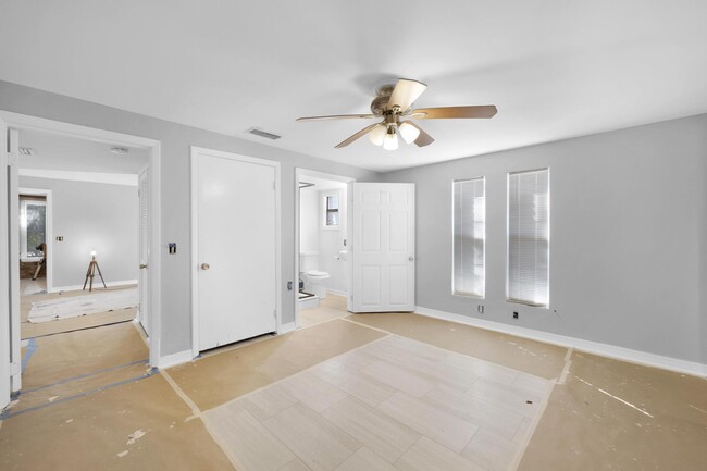 Foto del edificio - 2325 Spring Park Rd