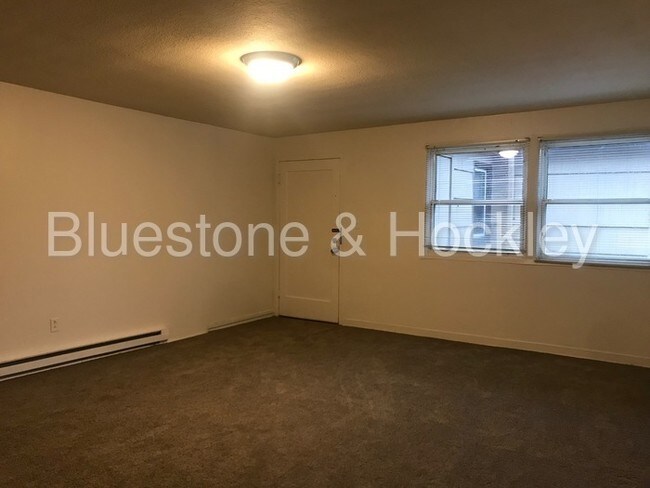 Building Photo - 6900 SW Canyon Ter
