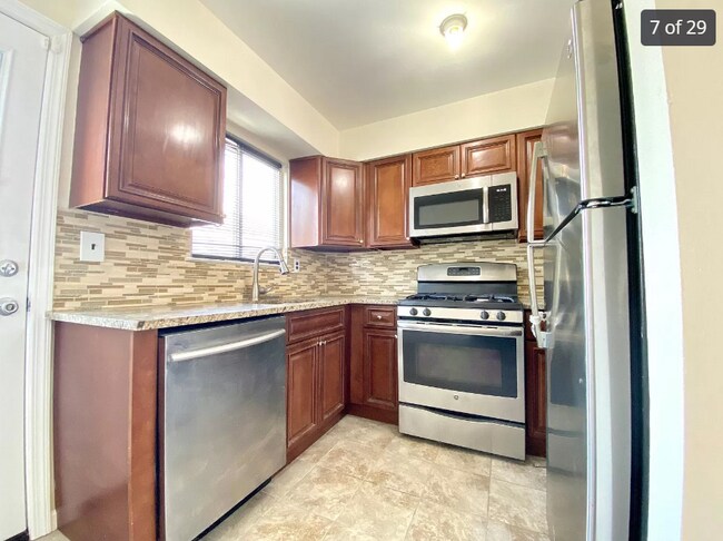 Building Photo - 407 Raritan Ave