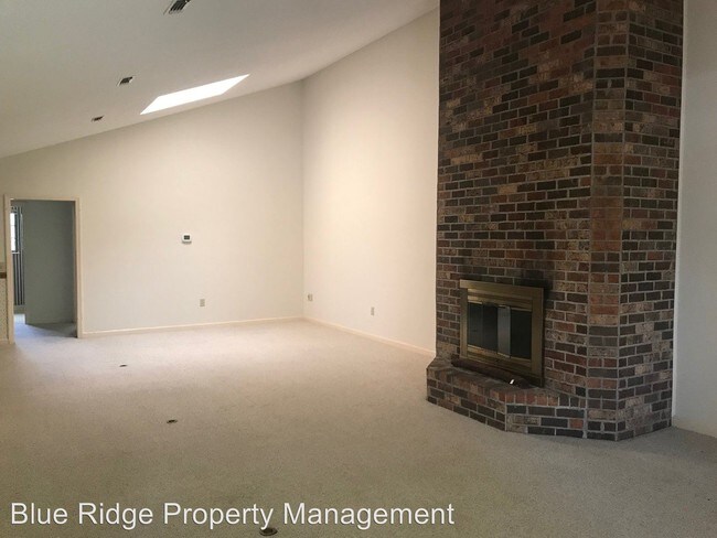 Building Photo - 3 br, 2 bath House - 325 Bennett Road A