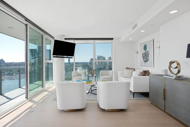 Building Photo - Amazing 3 Bed, 3 Bath, 2 Parking, Balcony, Water Views & More!