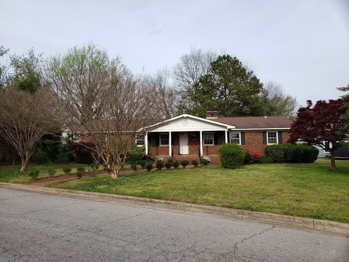 Primary Photo - Classic Brick Ranch - Downtown Raleigh