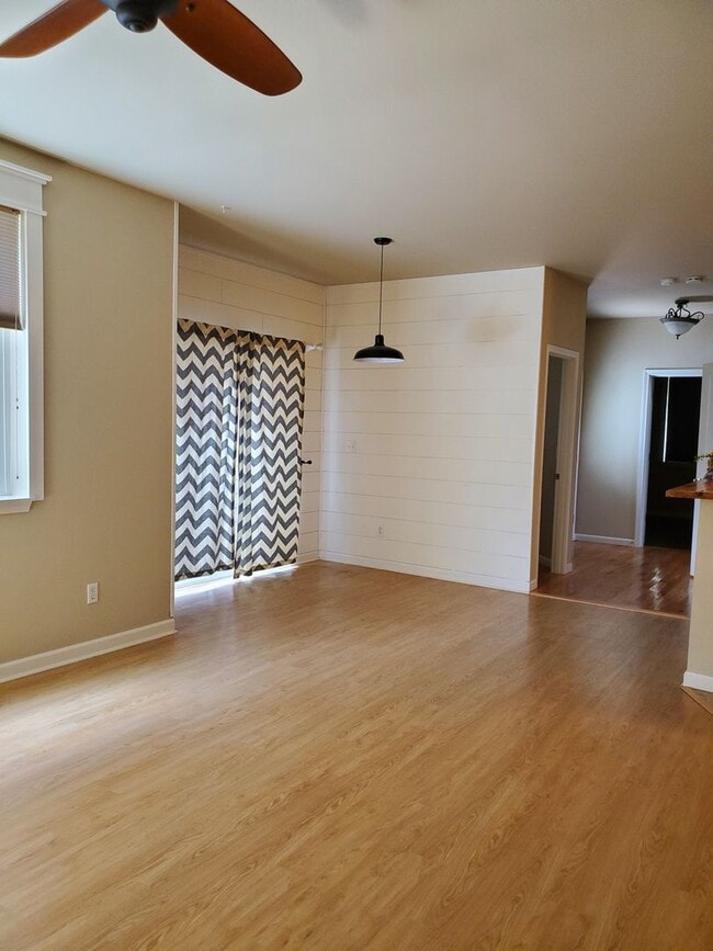 Building Photo - Beautiful, like new home move in ready!!!