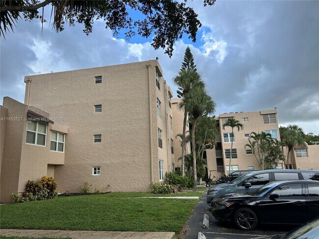 Building Photo - 9410 Live Oak Pl