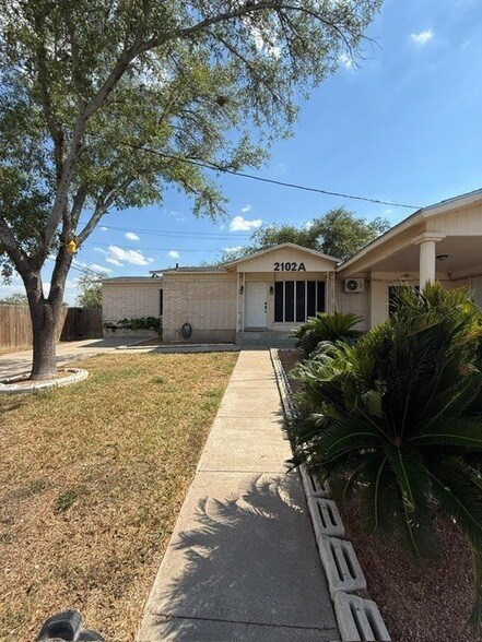 Foto del edificio - 2101 Hillcrest Blvd