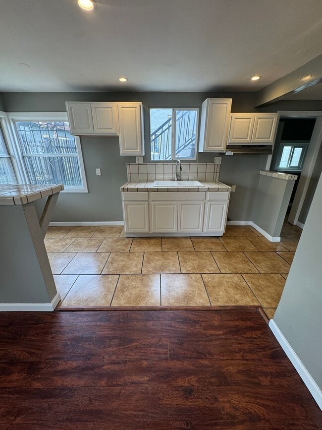 Building Photo - 6228SVanNess