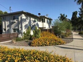 Building Photo - 212 E 8th St