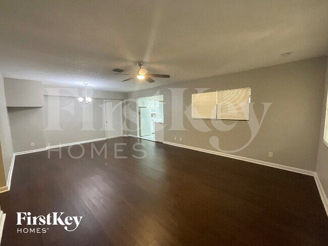 Foto del edificio - 830 E Evanston Cir